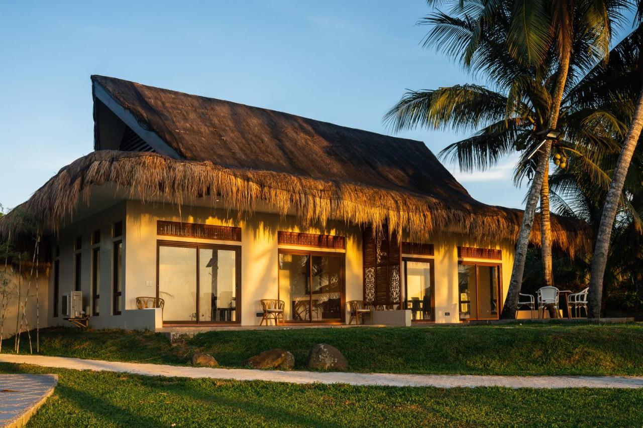 Costa Celine Beach Resort Kinablangan Luaran gambar